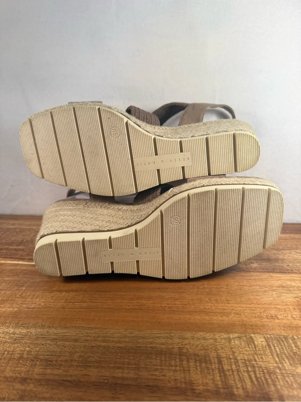Kelly & Katie Platform Wedge Sandals in Dark Taupe Size 9